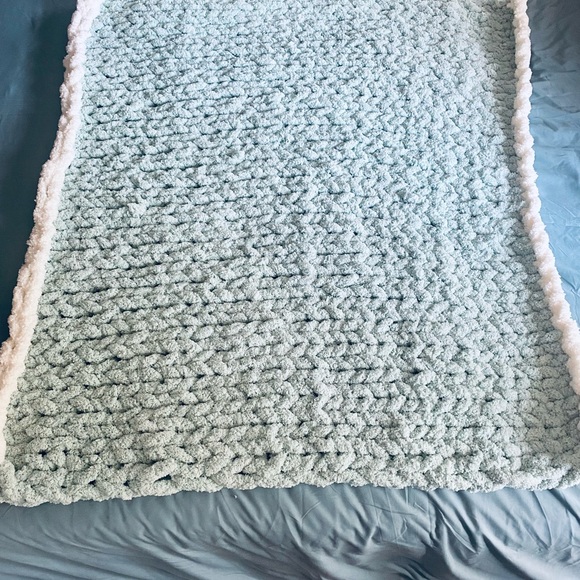 Handmade chunky knit baby blanket - Picture 4 of 5